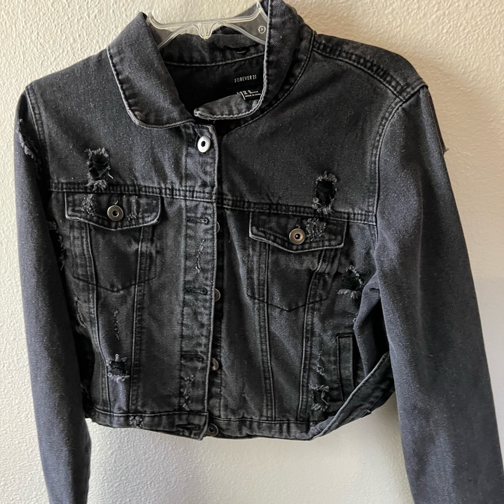 Black cropped ripped denim jacket. Size M. Great condition.